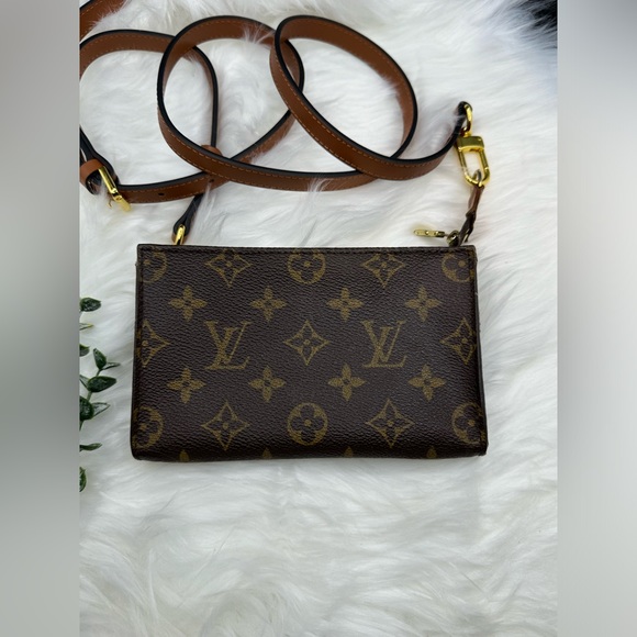 Louis Vuitton Bucket PM Pouch Crossbody - Picture 15 of 15